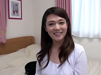 Seductive Japanese Beauty Gets Thoroughly Pleasured Live